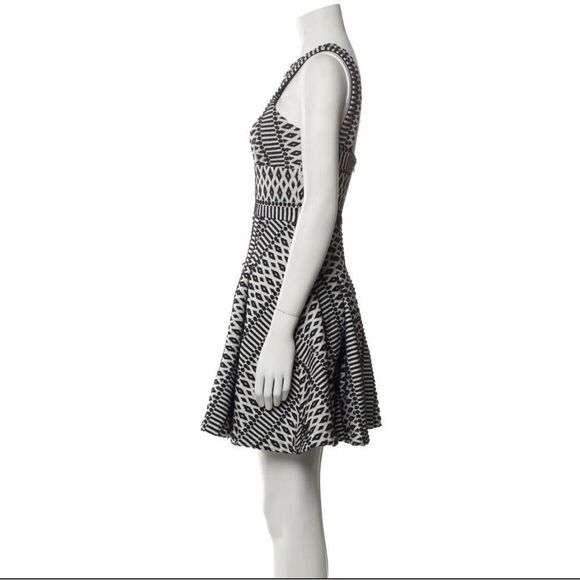 Hunter Bell Fit & Flare Cross Neck Cut Out Geometric Print Dress 2 - Picture 3 of 9